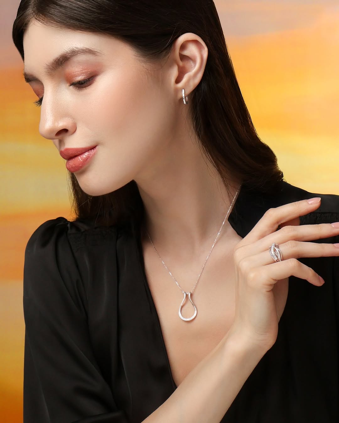 rekomendasi kalung berlian wanita, rekomendasi kalung, kalung berlian, kalung berlian asli, kalung berlian simple dan elegan, 