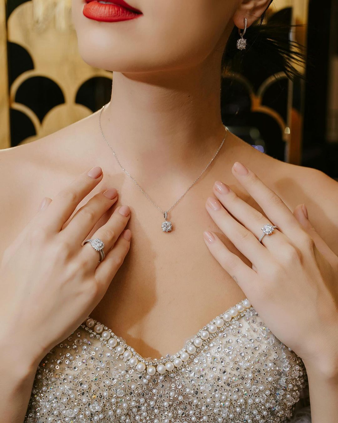 5 Rekomendasi Jewelry Gift di Valentine Day untuk Wanita, Mewah dan Penuh Makna! jewelry gift di valentine day, perhiasan valentine, valentine gift, kado valentine untuk istri, hari valentine, valentine, ucapan hari valentine day, hadiah valentine,