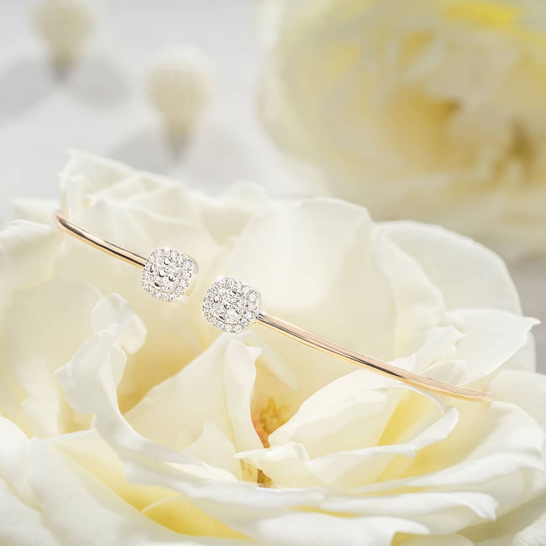5 Tips Styling Jam Tangan dan Model Gelang Emas Terbaru untuk Wanita, Elegan dan Memukau! model gelang emas terbaru untuk wanita, style jam tangan dan gelang wanita, gelang emas model baru, model gelang emas terbaru, model gelang emas rantai yang lagi trend,