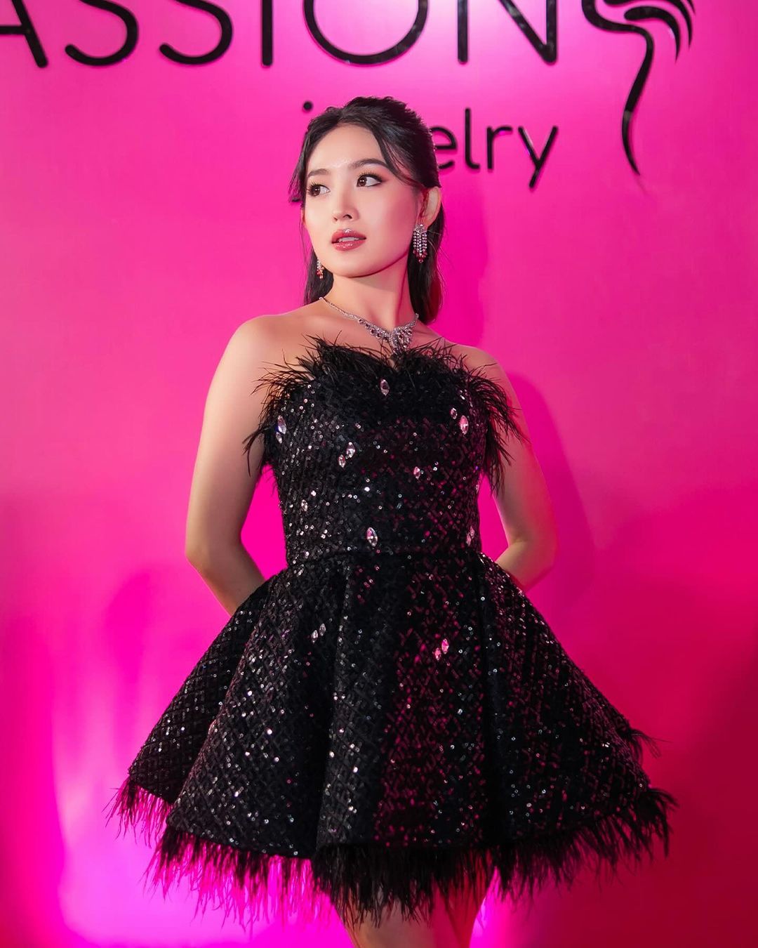 7 Tips Fashion Wanita Pendek, Buat Anda Terlihat Lebih Jenjang dan Elegan! tips fashion wanita pendek, tips fashion wanita