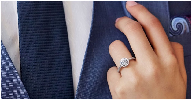 9 Trik Memilih Cincin Berlian untuk Menghemat Biaya Pernikahan Anda (Part 1) 9 Trik Memilih Cincin Berlian untuk Menghemat Biaya Pernikahan Anda (Part 1)