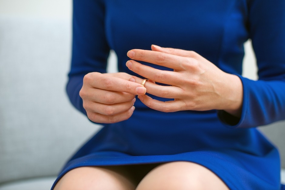 55+ Gambar Pakai Cincin Tunangan 55+ Gambar Pakai Cincin Tunangan