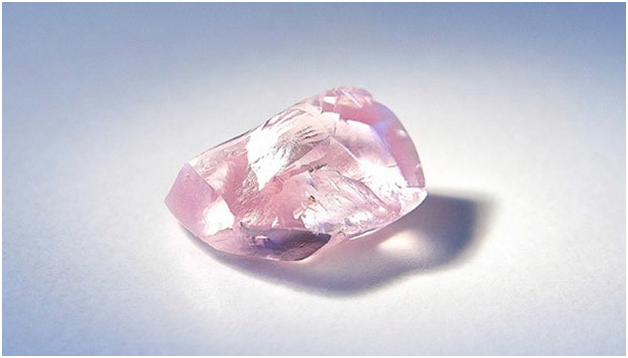 Berlian Berwarna Pink Langka Kembali Di temukan Di Sebuah Tambang Rusia Berlian Berwarna Pink Langka Kembali Di temukan Di Sebuah Tambang Rusia