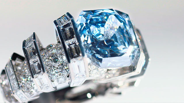 Blue Diamond 8 Karat Dilelang Seharga 334 Miliar, Berminat Memilikinya? Blue Diamond 8 Karat Dilelang Seharga 334 Miliar, Berminat Memilikinya?