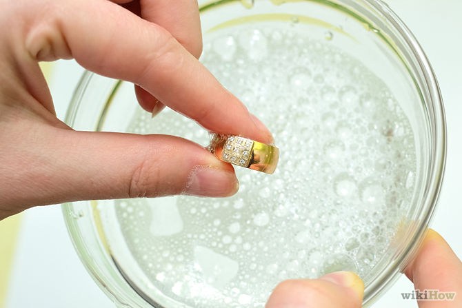 Cara Aman Untuk Membersihkan Cincin Berlian (Part 2) Cara Aman Untuk Membersihkan Cincin Berlian (Part 2)
