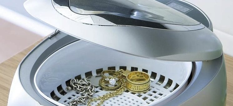 Cara Aman Untuk Membersihkan Cincin Berlian (Part 3) Cara Aman Untuk Membersihkan Cincin Berlian (Part 3)