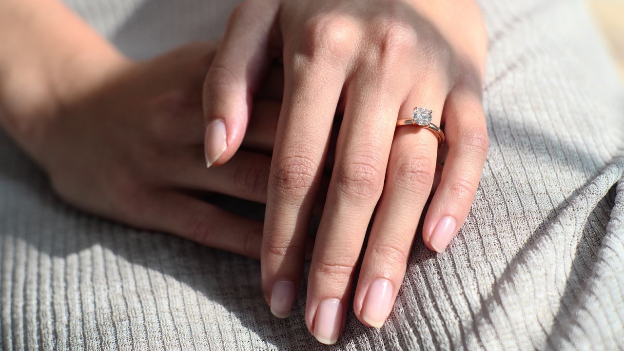 Cara merawat Cincin Pernikahan Cara merawat Cincin Pernikahan