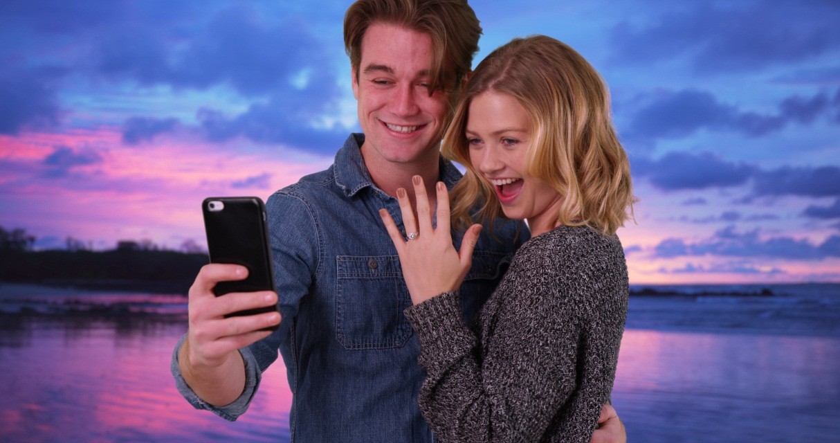 Cara Terbaik Selfie Dengan Cincin Tunangan