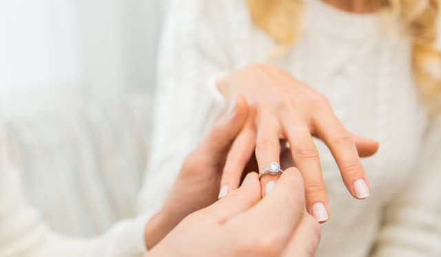 Cari Tahu 10 Fakta Unik Cincin Tunangan Yang Jarang Diketahui Orang (Part I)