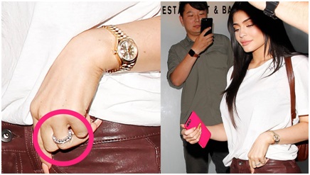 Cincin Berlian di Jari Manis Kylie Jenner, Cincin Tunangan? Cincin Berlian di Jari Manis Kylie Jenner, Cincin Tunangan?