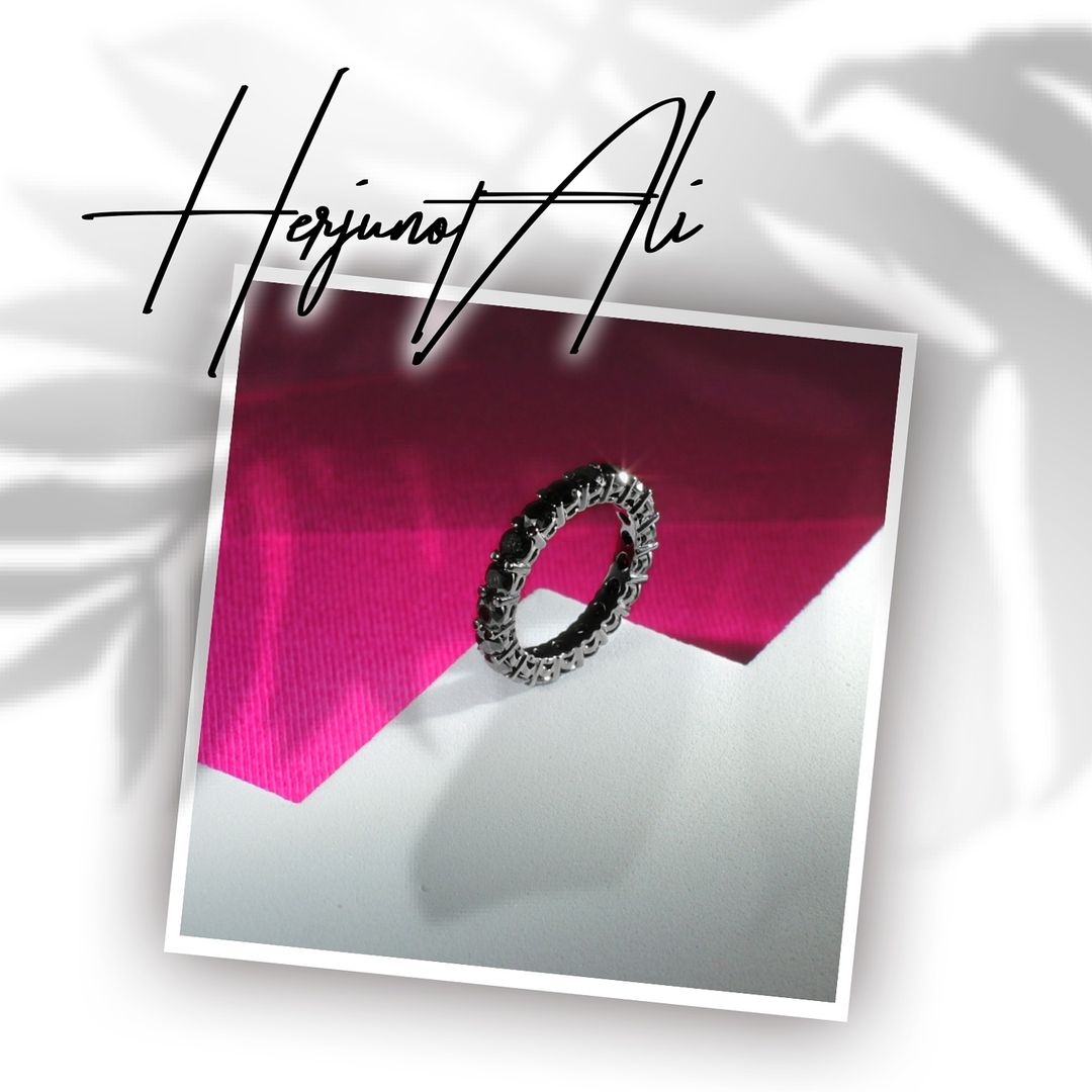 Cincin Nikah Hitam, Solusi untuk Passioners yang Ingin Tampil Beda di Hari Pernikahan cincin nikah hitam, cincin nikah warna hitam, cincin nikah hitam emas, cincin pernikahan hitam,