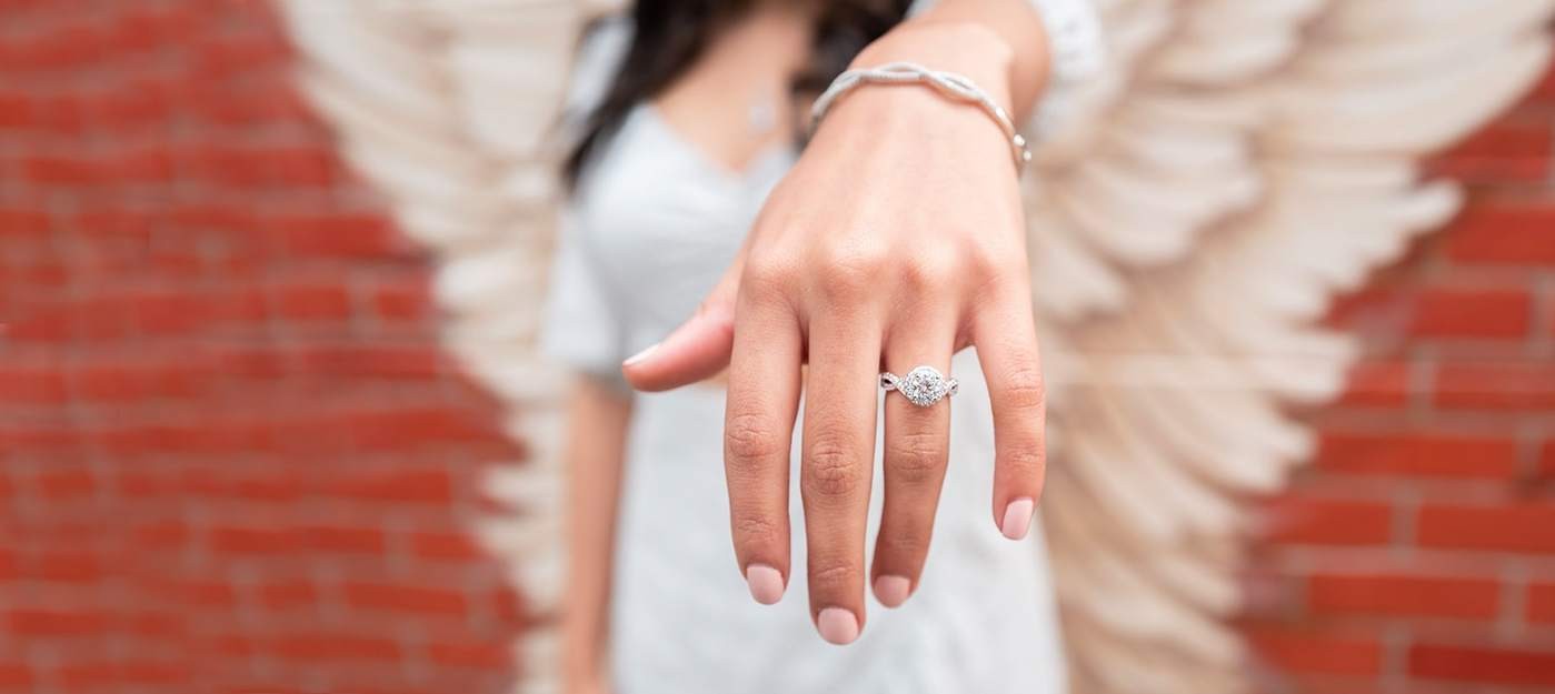 Cincin Tunangan Hilang / Ini Lho 4 Cincin Tunangan Selebriti Paling Mahal, Ada yang ... / Maybe you would like to learn more about one of these?