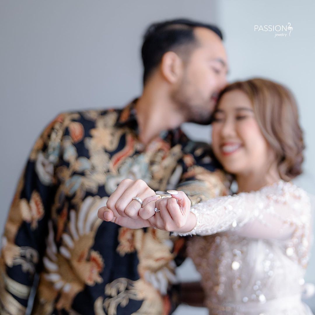 cincin tunangan, cincin tunangan artis,