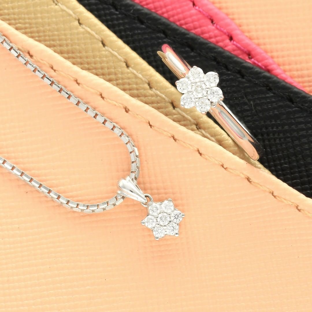Hadiah Anniversary Pernikahan untuk Istri: Rekomendasi Perhiasan yang Mewah dan Elegan hadiah anniversary pernikahan untuk istri, hadiah anniversary pernikahan,
