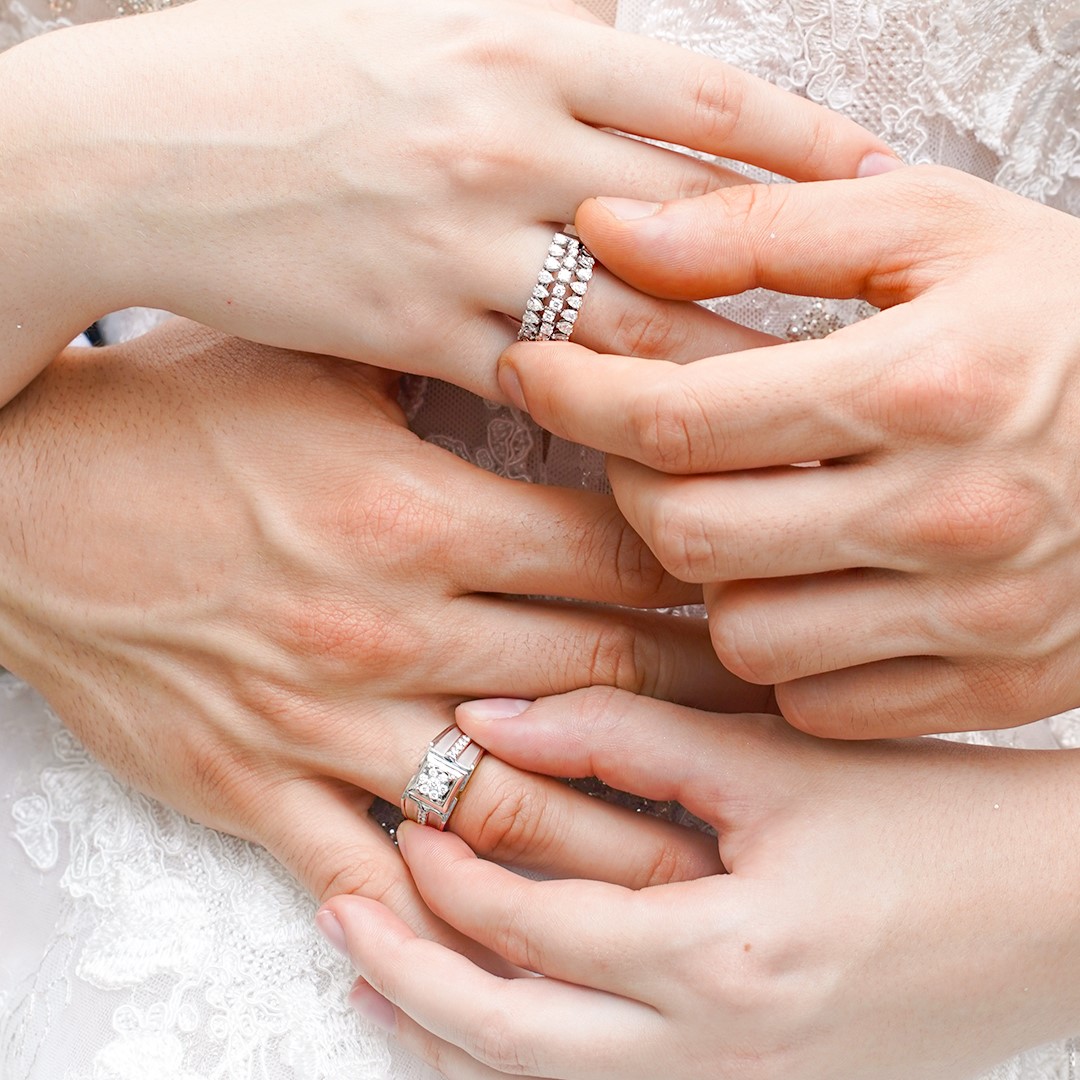 Hadiah Anniversary Pernikahan untuk Suami: Makin Serasi dengan Rekomendasi Cincin Couple Berikut! hadiah anniversary pernikahan untuk suami, hadiah anniversary untuk suami, rekomendasi hadiah anniversary pernikahan,