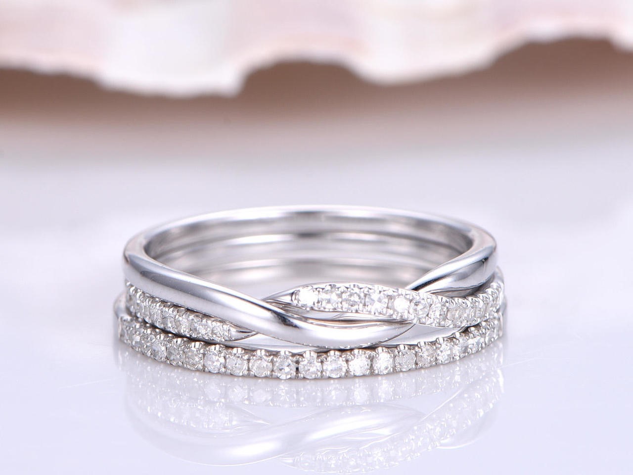 Hal Dasar yang Perlu Anda Ketahui Sebelum Memilih Cincin Dengan Setting Eternity Hal Dasar yang Perlu Anda Ketahui Sebelum Memilih Cincin Dengan Setting Eternity