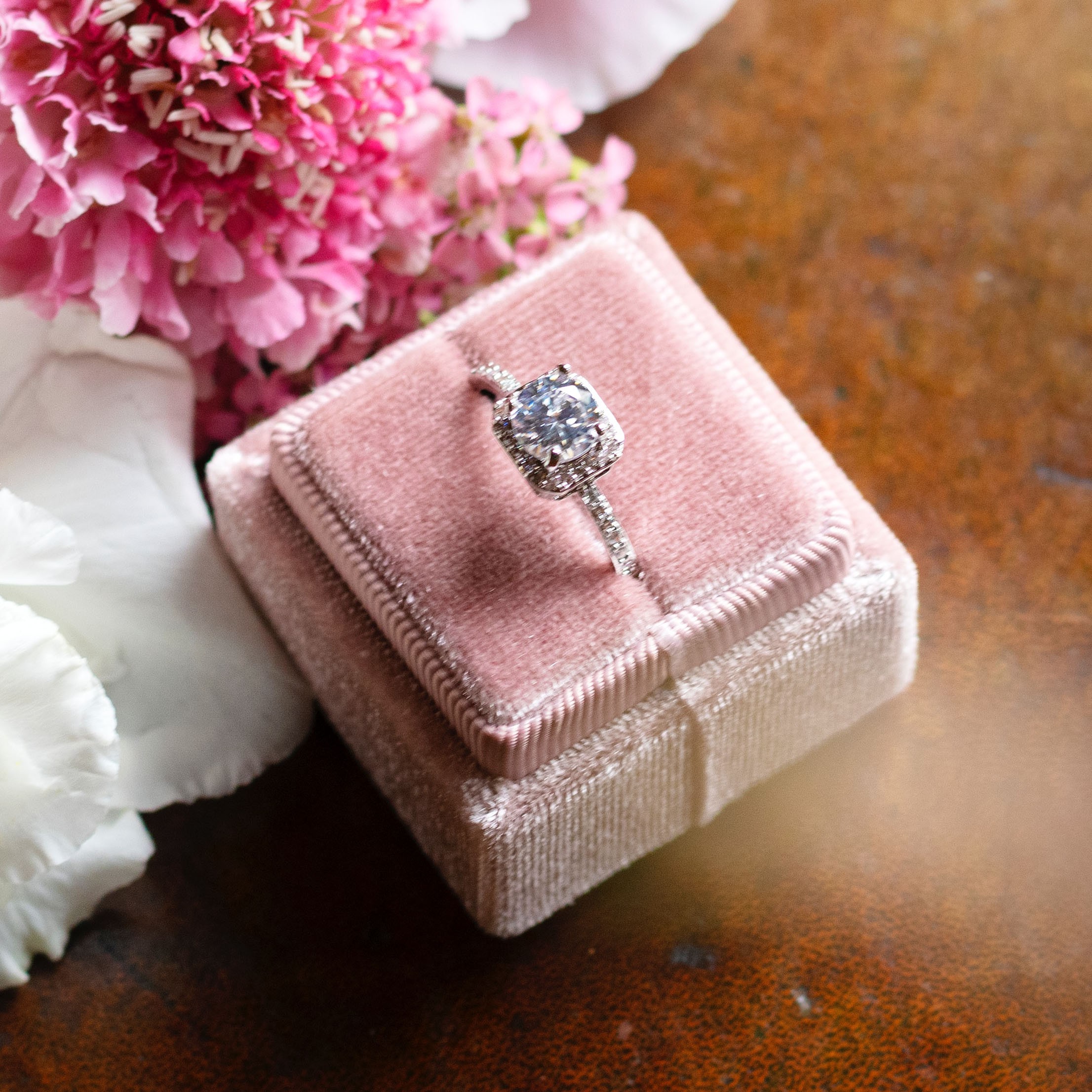 Hal yang Perlu Diperhatikan Saat Memilih Cincin Kawin Hal yang Perlu Diperhatikan Saat Memilih Cincin Kawin