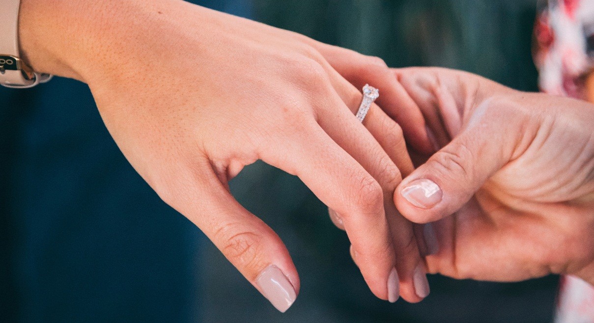 Hindari 3 Kesalahan Pada Saat Memilih Cincin Tunangan