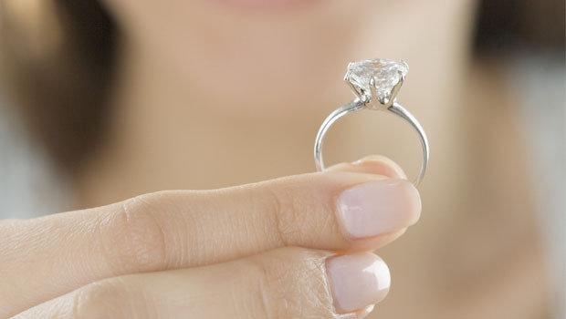 Langkah Menjaga Cincin Nikah Berlian Anda
