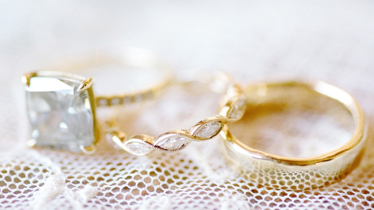 Ini Kriteria Cincin Tunangan yang Pas Untuk Wanita Aktif