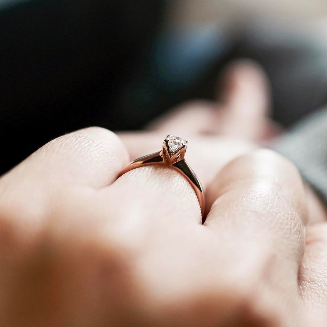 letak cincin untuk wanita belum menikah, letak cincin di jari, letak cincin, letak cincin yang belum nikah,