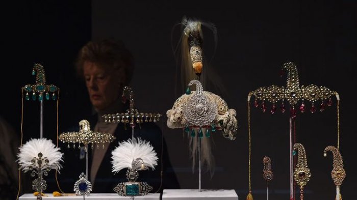 Luar Biasa! Perhiasan Kuno Kerajaan Seharga Rp 16,1 Miliar Raib Dicuri Pada Saat Pameran Luar Biasa! Perhiasan Kuno Kerajaan Seharga Rp 16,1 Miliar Raib Dicuri Pada Saat Pameran