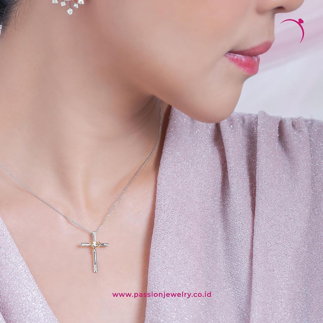 Macam-macam Batu Permata yang Dapat Mempercantik Kalung Salib kalung salib, kalung salib wanita, kalung salib emas, kalung salib berlian, batu permata, jenis batu permata, macam macam batu permata, macam batu permata,