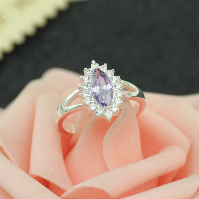 Memilih Cincin Pernikahan Yang Tepat Berdasarkan Karakteristik Pasangan Anda Memilih Cincin Pernikahan Yang Tepat Berdasarkan Karakteristik Pasangan Anda