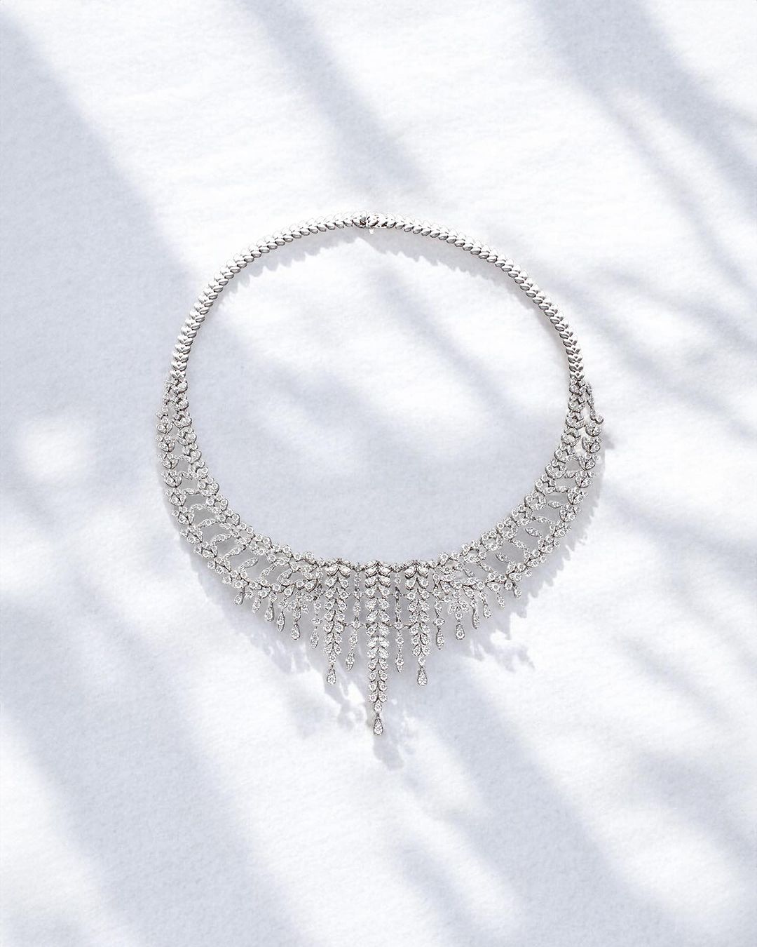Model Kalung Berlian Terbaru: Menilik Bentuk dan Panjang Kalung yang Sedang Trend model kalung berlian terbaru, model kalung berlian, panjang kalung, ukuran panjang kalung, ukuran panjang kalung dewasa, panjang kalung standar,