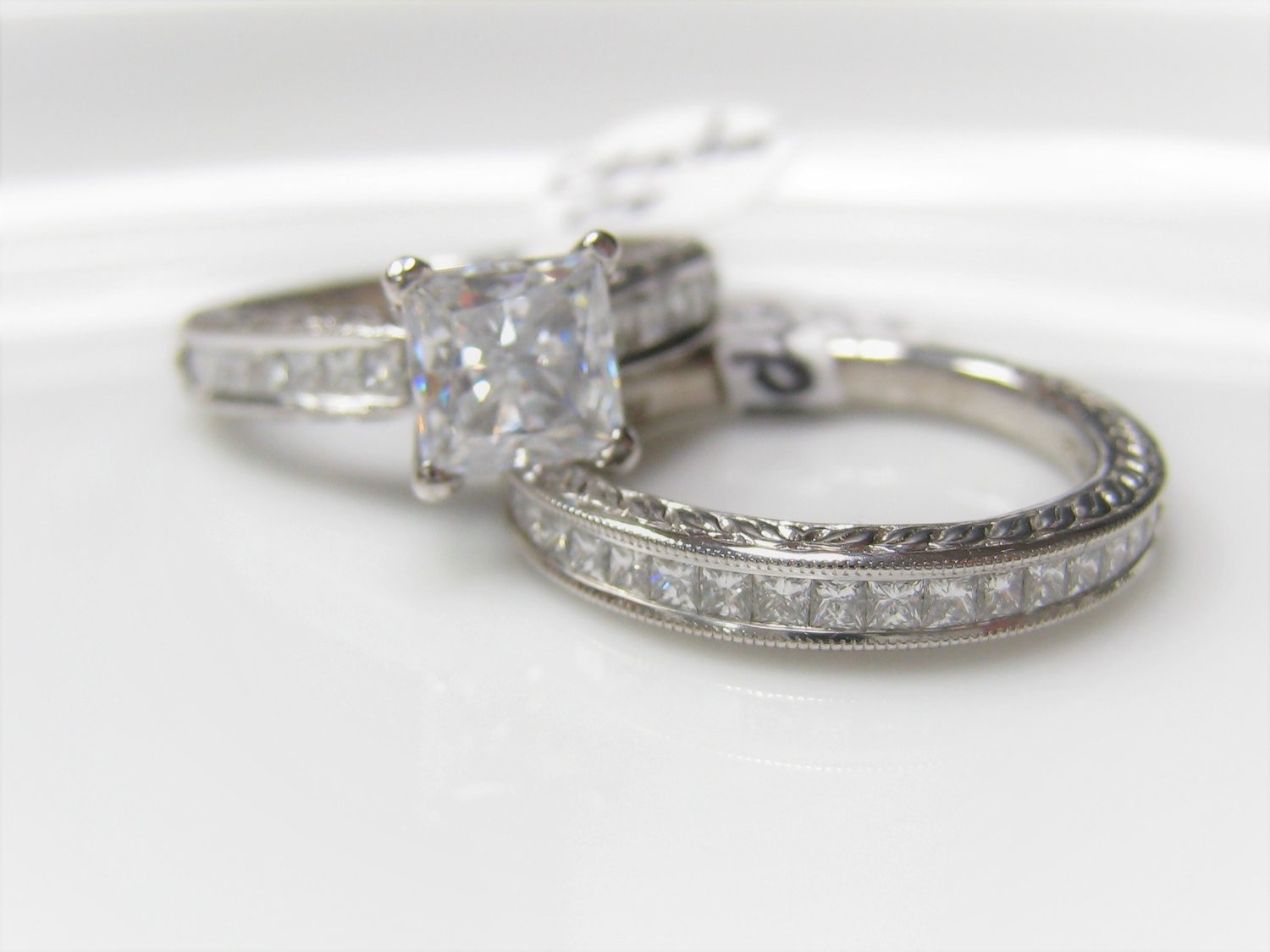 Nggak Pakai Emas? Cincin Berbahan Palladium Jawabannya! Nggak Pakai Emas? Cincin Berbahan Palladium Jawabannya!