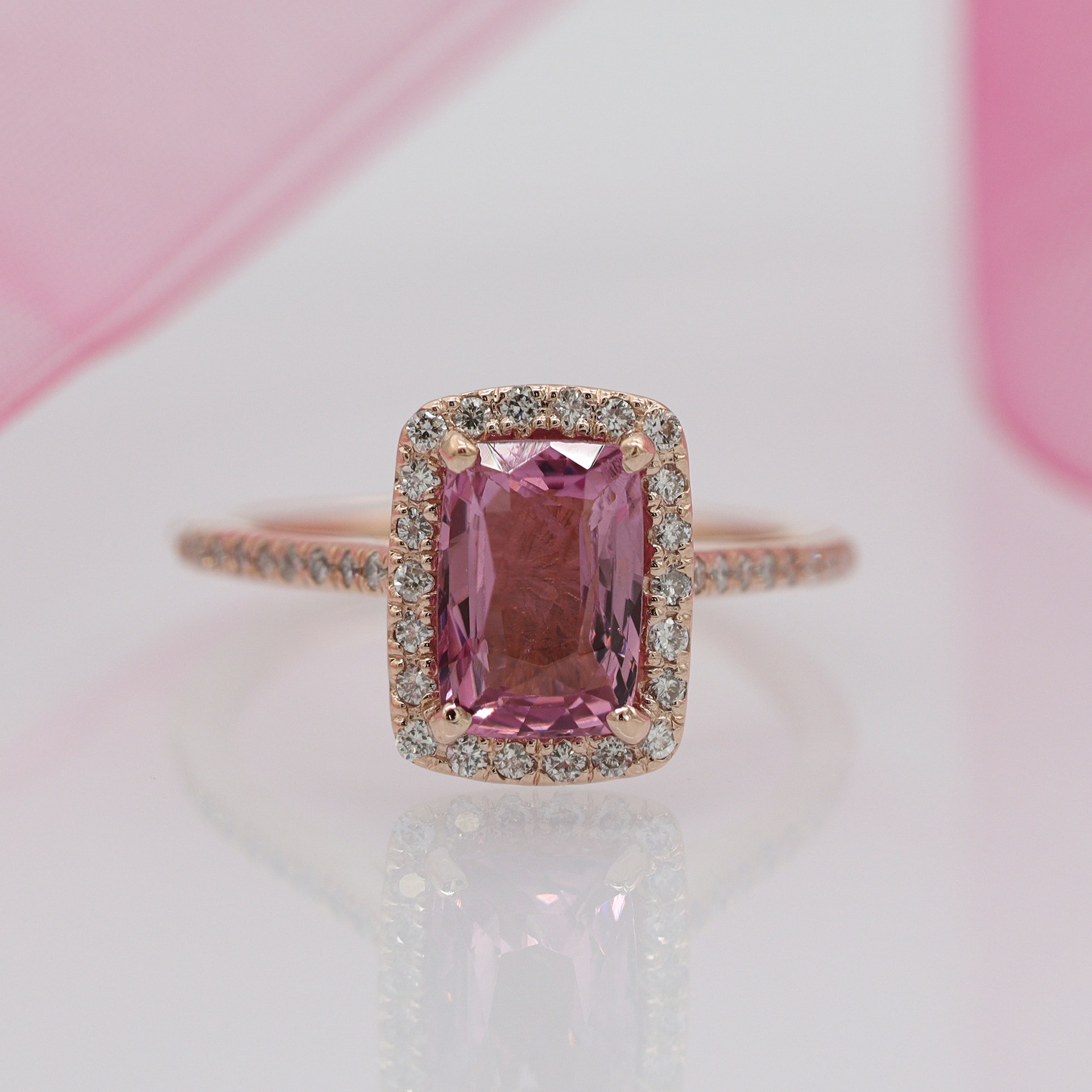 Pencinta Berlian Merapat! Ini Deretan Fakta Unik Tentang Berlian Pink yang Harus Passioners Tahu berlian pink, berlian pink asli, berlian pink termahal di dunia, berlian pink star,