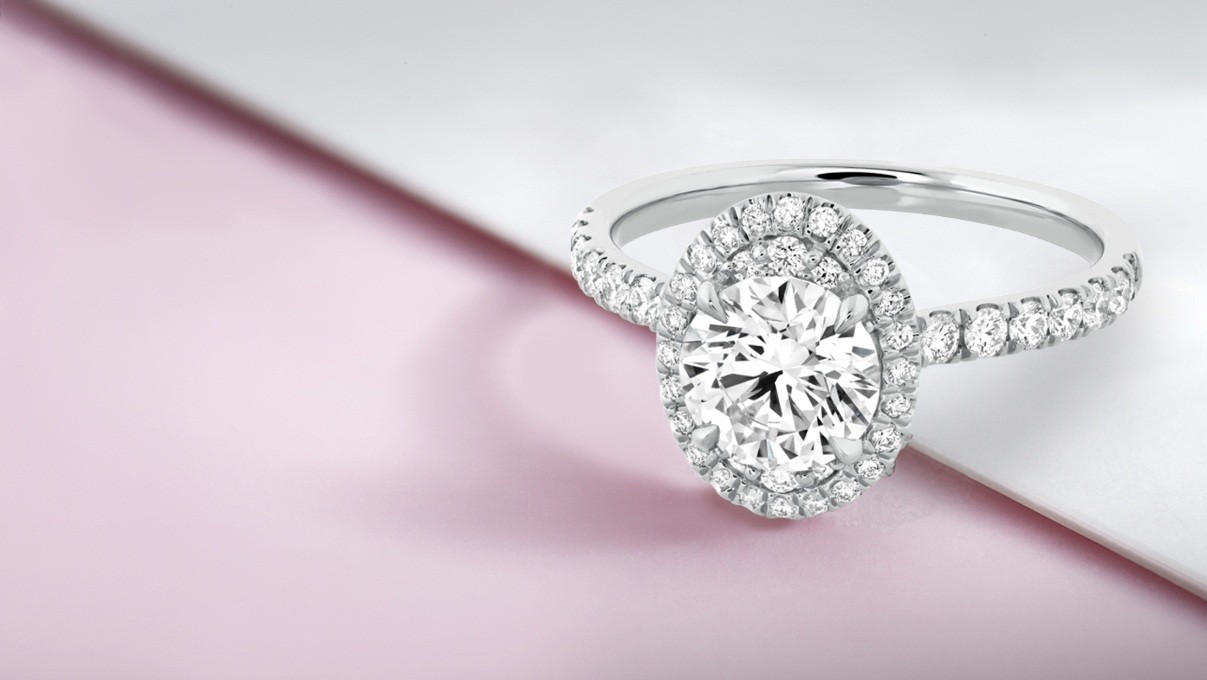 Perbedaan Cincin Nikah dan Cincin Tunangan Perbedaan Cincin Nikah dan Cincin Tunangan