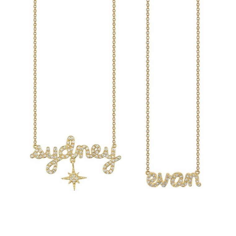 Pilih Mana, Liontin Inisial atau Huruf Lengkap