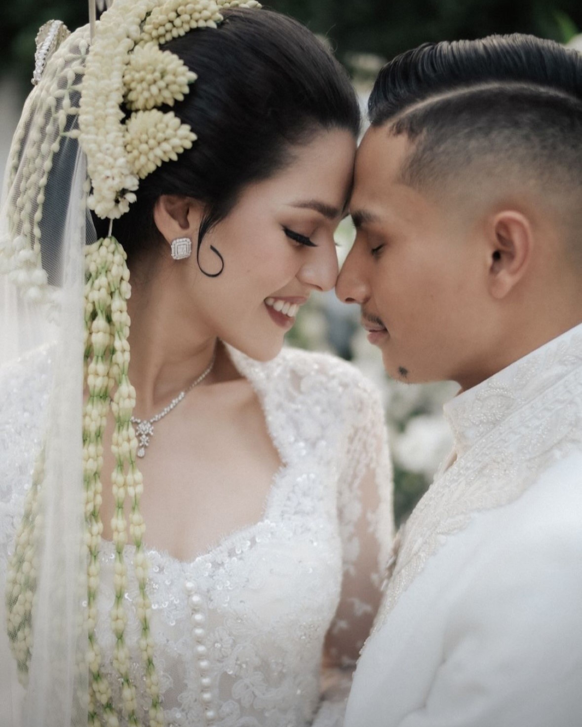 Rekomendasi Cincin Nikah Berlian Pria Mewah dan Harganya cincin nikah berlian pria mewah, cincin nikah pria, model cincin nikah pria, harga cincin nikah pria, cincin berlian pria, cincin berlian pria emas putih, harga cincin nikah berlian asli,