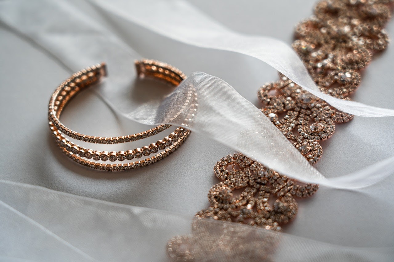 Gelang Emas dengan warna Rose Gold Rekomendasi Gelang Emas Modern Dan Kekinian