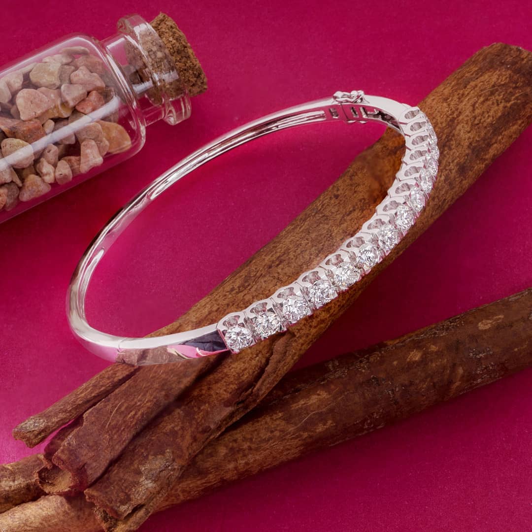 Rekomendasi Model Gelang Whitegold Simple Elegan, Cocok untuk Gaya Kasual Maupun Formal! gelang whitegold, gelang white gold, gelang emas putih, gelang emas putih simple elegan, model gelang emas putih, gelang emas putih unik,