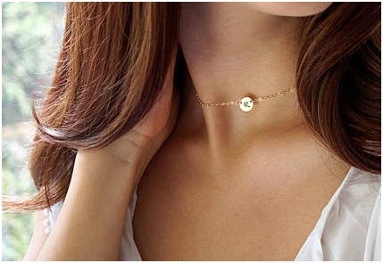Serasikan Penggunaan Kalung Dengan Bentuk Kerah Pakaian Serasikan Penggunaan Kalung Dengan Bentuk Kerah Pakaian