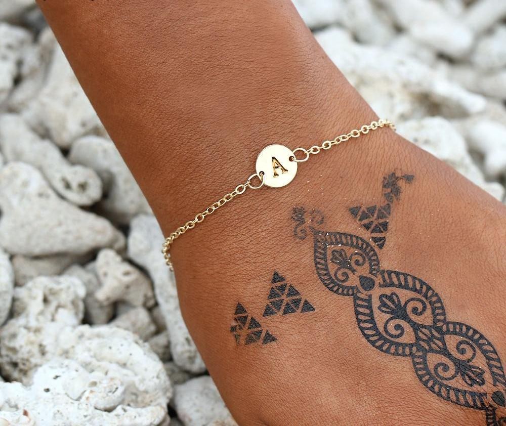 Tips Aman Menggunakan Liontin Inisial untuk Gelang Anda Tips Aman Menggunakan Liontin Inisial untuk Gelang Anda