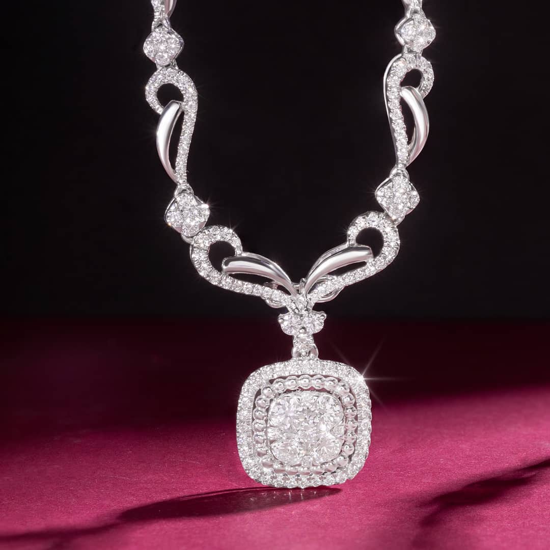 Tips Memilih Model Kalung Berlian Asli yang Sesuai dengan Bentuk Wajah model kalung berlian asli, model kalung berlian, model kalung berlian terbaru, tips memilih kalung sesuai bentuk wajah, tips memilih kalung, cara memilih kalung,