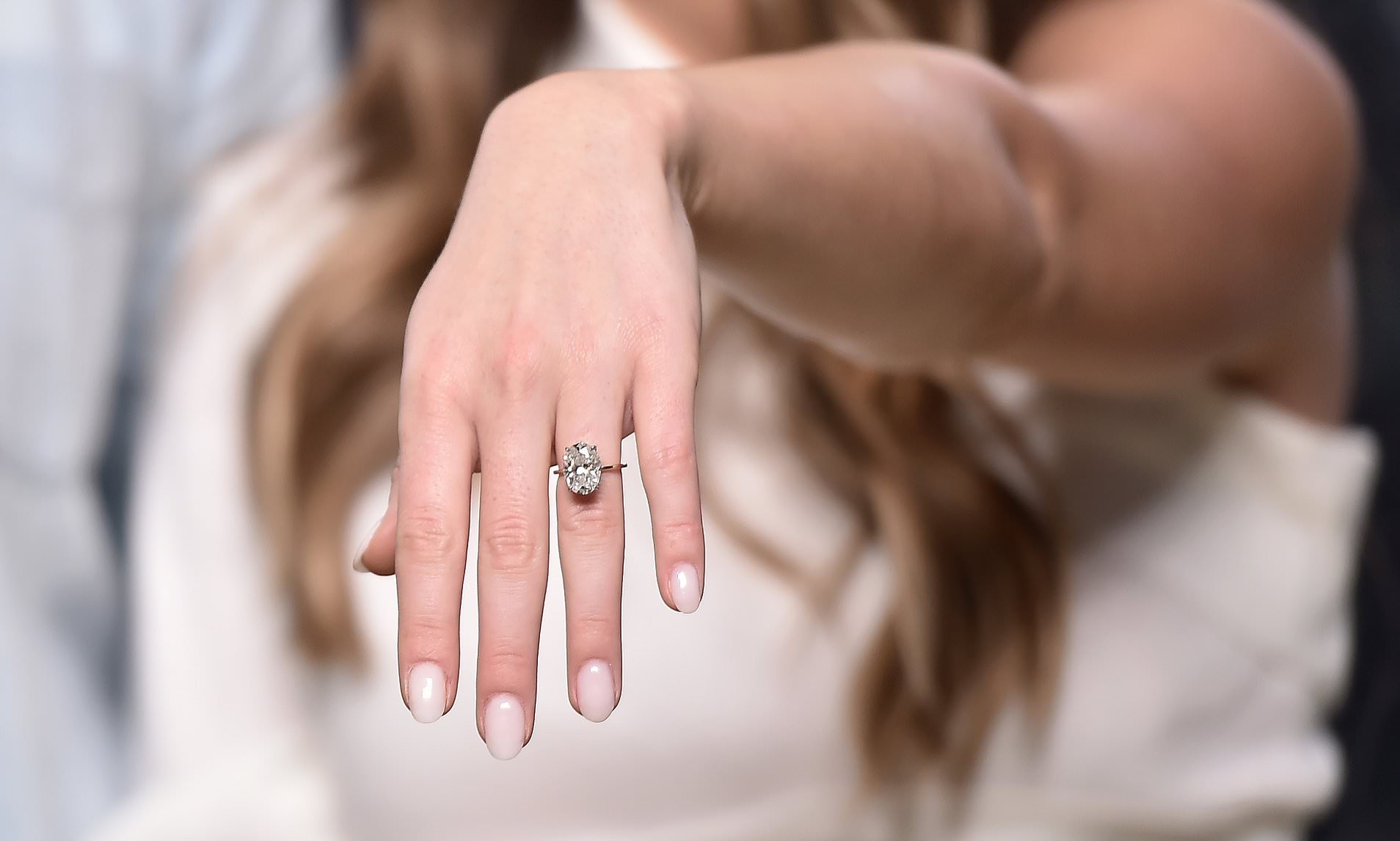 Tips Memilih Ukuran untuk Cincin Kawin Anda Sesuai Ukuran Jari Tips Memilih Ukuran untuk Cincin Kawin Anda Sesuai Ukuran Jari