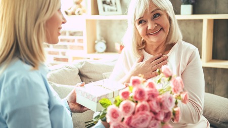 Tunjukkan Rasa Sayang, Kado Kalung Salib Untuk Orang Tercinta