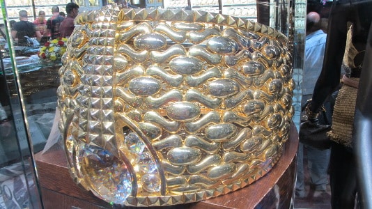 Wow! Di Dubai Ada Cincin Emas Paling Besar Yang Ada Di Dunia